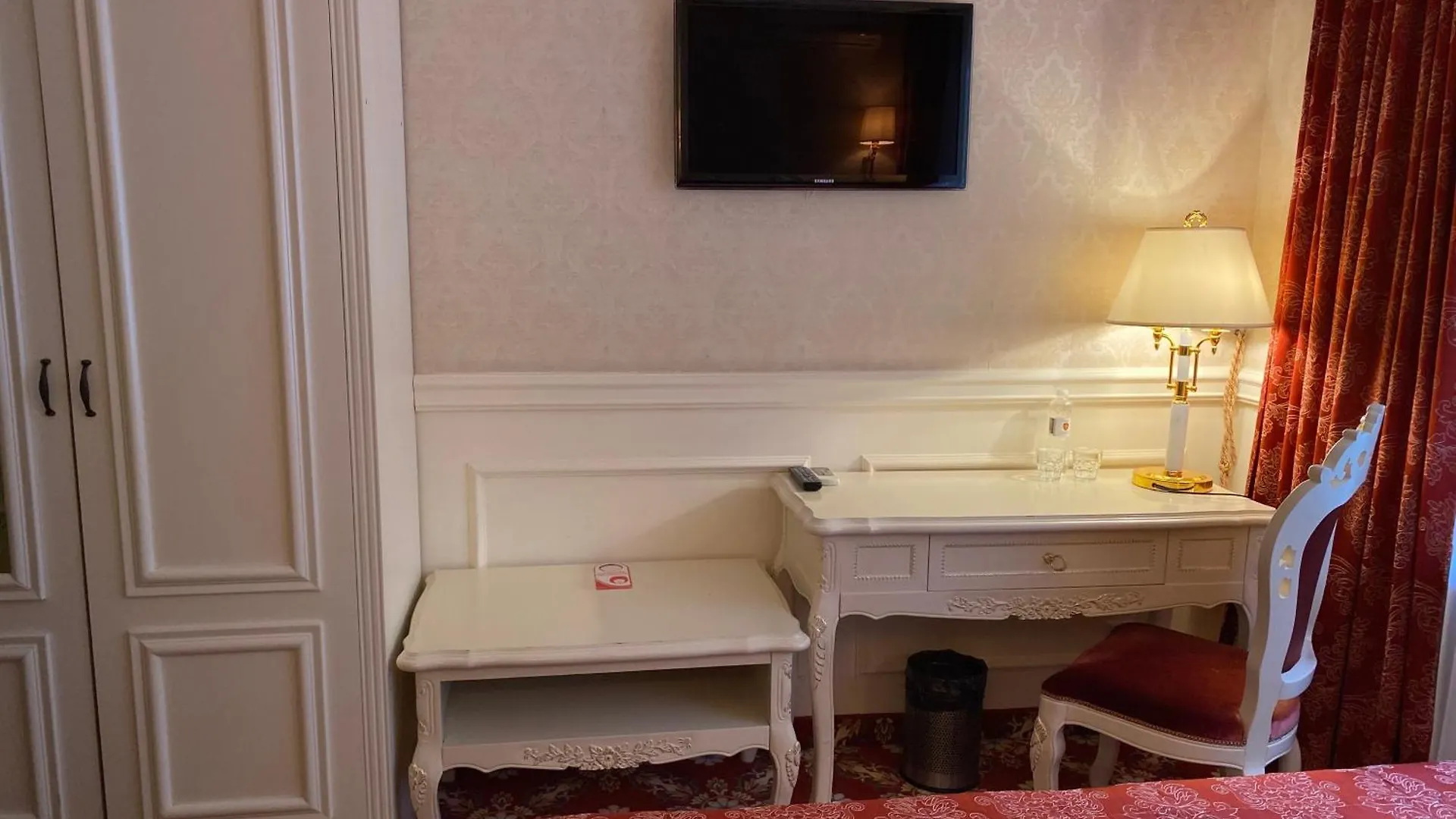 Royal Olympic Hotel Kyiv 3*,