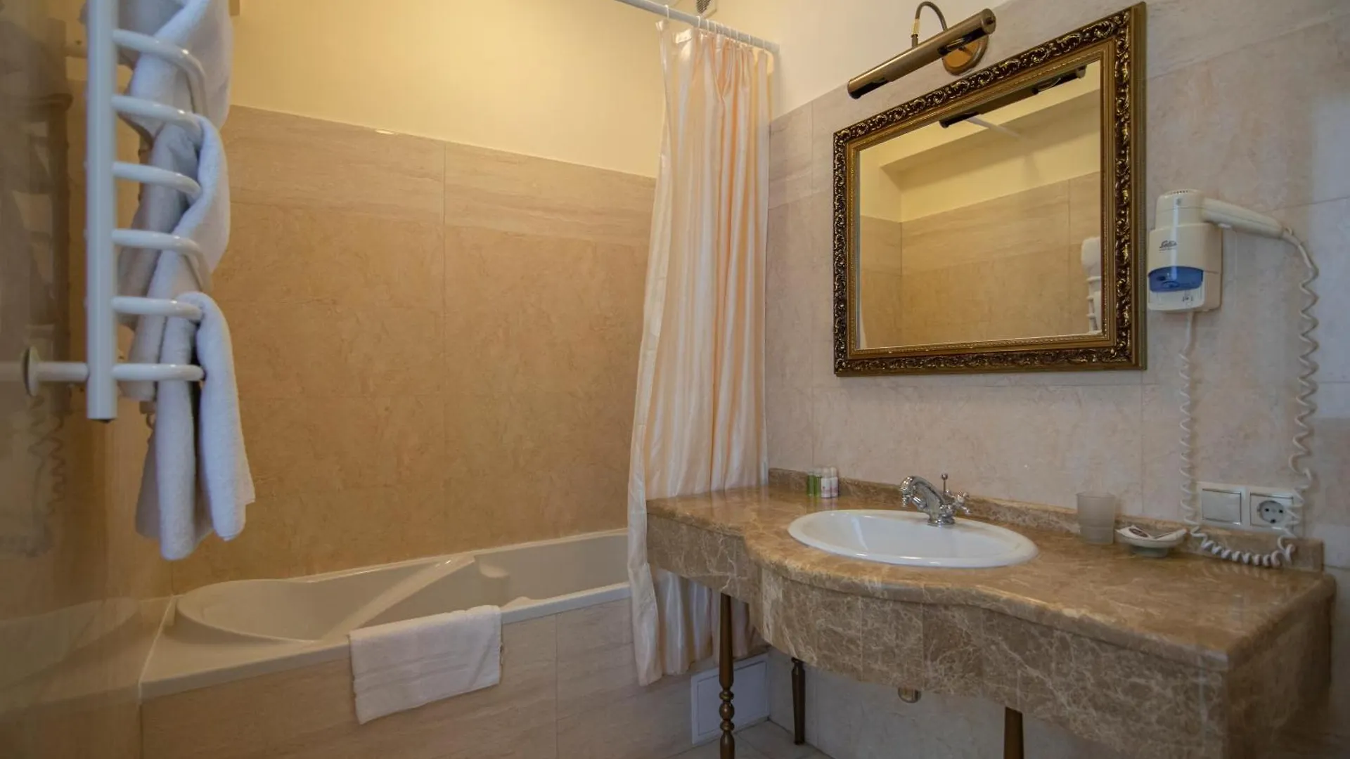 ***  Royal Olympic Hotel Kiev Ucraina